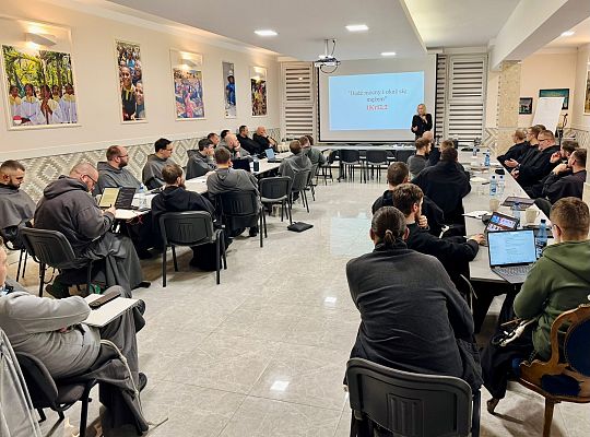 Formacja młodych braci z federacji FEMO