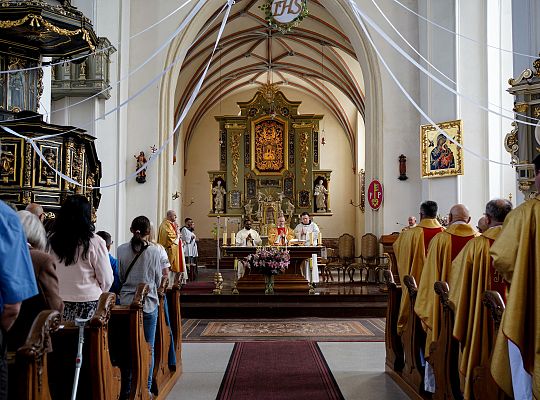 „Jak mogliście to uczynić, kapłani, że trzymając Go w dłoniach, nie oszaleliście z miłości?”
