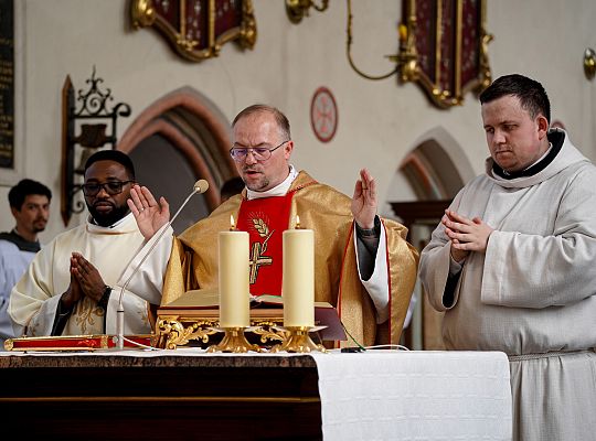 „Jak mogliście to uczynić, kapłani, że trzymając Go w dłoniach, nie oszaleliście z miłości?”