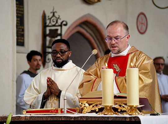 „Jak mogliście to uczynić, kapłani, że trzymając Go w dłoniach, nie oszaleliście z miłości?”