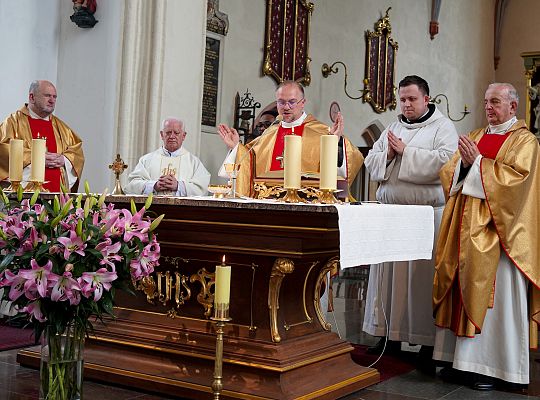 „Jak mogliście to uczynić, kapłani, że trzymając Go w dłoniach, nie oszaleliście z miłości?”