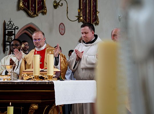 „Jak mogliście to uczynić, kapłani, że trzymając Go w dłoniach, nie oszaleliście z miłości?”