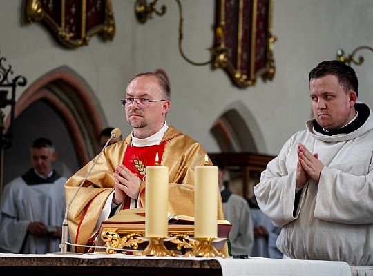 „Jak mogliście to uczynić, kapłani, że trzymając Go w dłoniach, nie oszaleliście z miłości?”