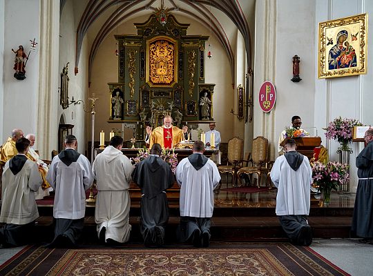 „Jak mogliście to uczynić, kapłani, że trzymając Go w dłoniach, nie oszaleliście z miłości?”