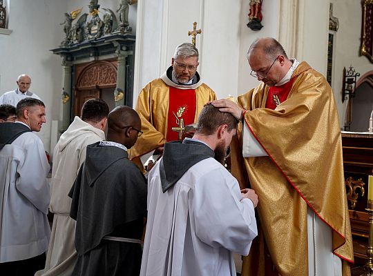 „Jak mogliście to uczynić, kapłani, że trzymając Go w dłoniach, nie oszaleliście z miłości?”