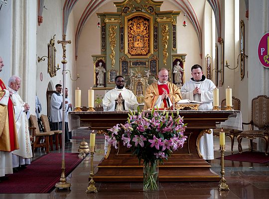 „Jak mogliście to uczynić, kapłani, że trzymając Go w dłoniach, nie oszaleliście z miłości?”