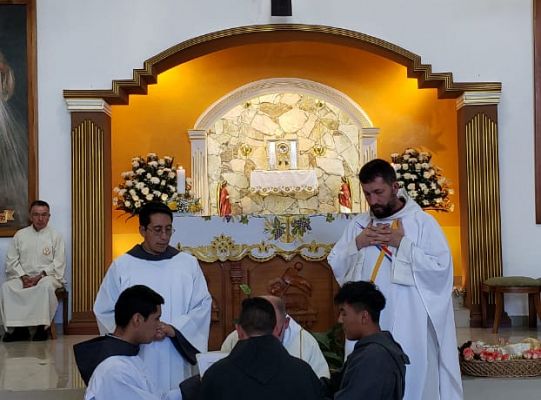 Grafika #2: Śluby zakonne w Ekwadorze