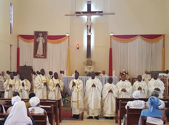 Grafika #9: Kenia: święcenia kapłańskie i diakonatu