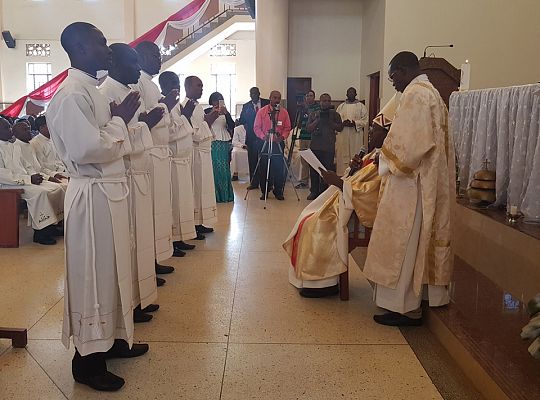 Grafika #1: Kenia: święcenia kapłańskie i diakonatu