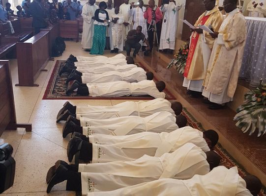 Grafika #5: Kenia: święcenia kapłańskie i diakonatu