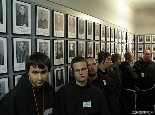Grafika #12: Młodzi franciszkanie w Oświęcimiu - fotoreportaż
