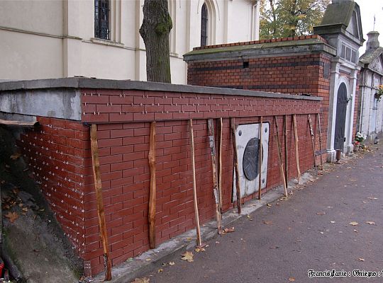 Grafika #5: Gniezno: odnowiony grobowiec